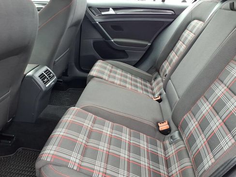 Used 2016 Volkswagen Golf 4-Door FWD image 14