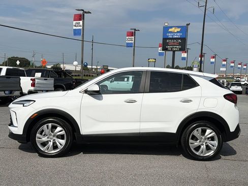 Used 2024 Buick Encore GX Preferred w/ Comfort Package FWD image 2