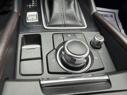 Used 2018 MAZDA MAZDA3 Grand Touring w/ Premium Equipment Package image 41