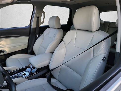 Used 2025 Kia Telluride S FWD image 13