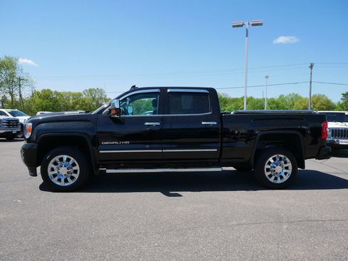 Used 2017 GMC Sierra 3500 Denali w/ Duramax Plus Package AWD/4WD image 6