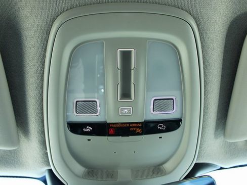 Used 2025 Volvo XC40 B5 Plus image 31