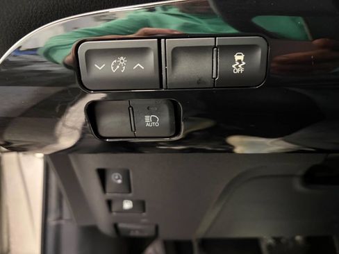 Used 2017 Toyota Prius Prime Premium image 19