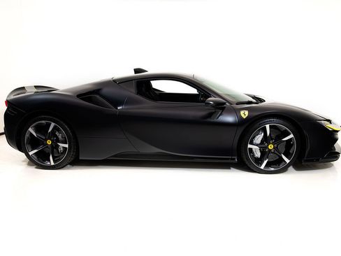 Certified 2022 Ferrari SF90 Stradale AWD/4WD image 3