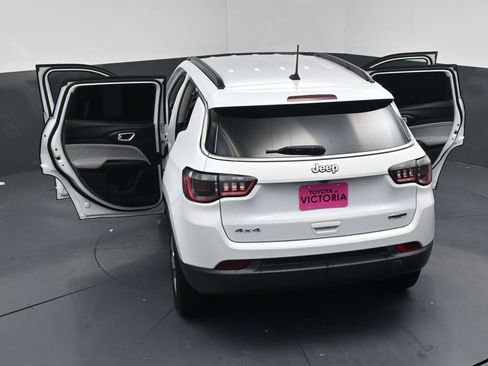 Used 2022 Jeep Compass Latitude AWD/4WD image 23