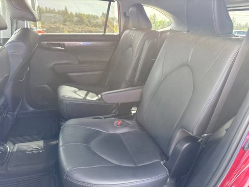 Used 2021 Toyota Highlander Platinum AWD/4WD image 23