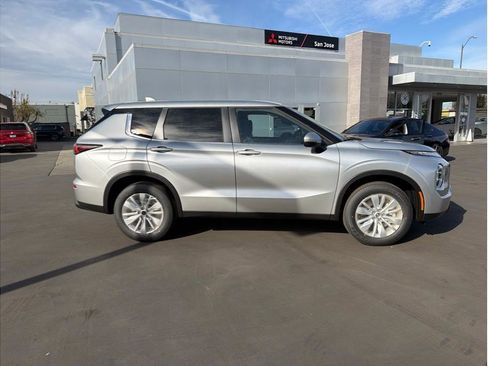 New 2026 Mitsubishi Outlander ES image 4