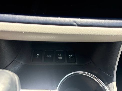 Used 2018 Toyota Highlander XLE AWD/4WD image 18