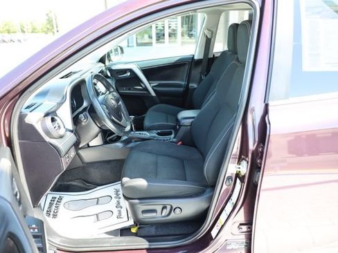 Used 2018 Toyota RAV4 XLE AWD/4WD image 15
