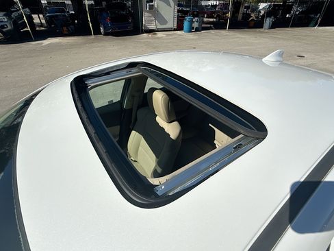 Used 2017 Acura ILX w/ Premium Package image 16