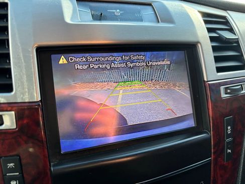 Used 2013 Cadillac Escalade Premium image 37