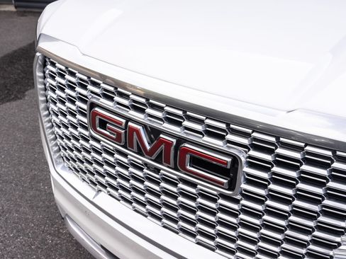 Used 2023 GMC Yukon Denali w/ Denali Reserve Package AWD/4WD image 8