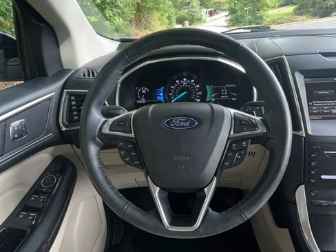 Used 2015 Ford Edge Titanium w/ Technology Package FWD image 22