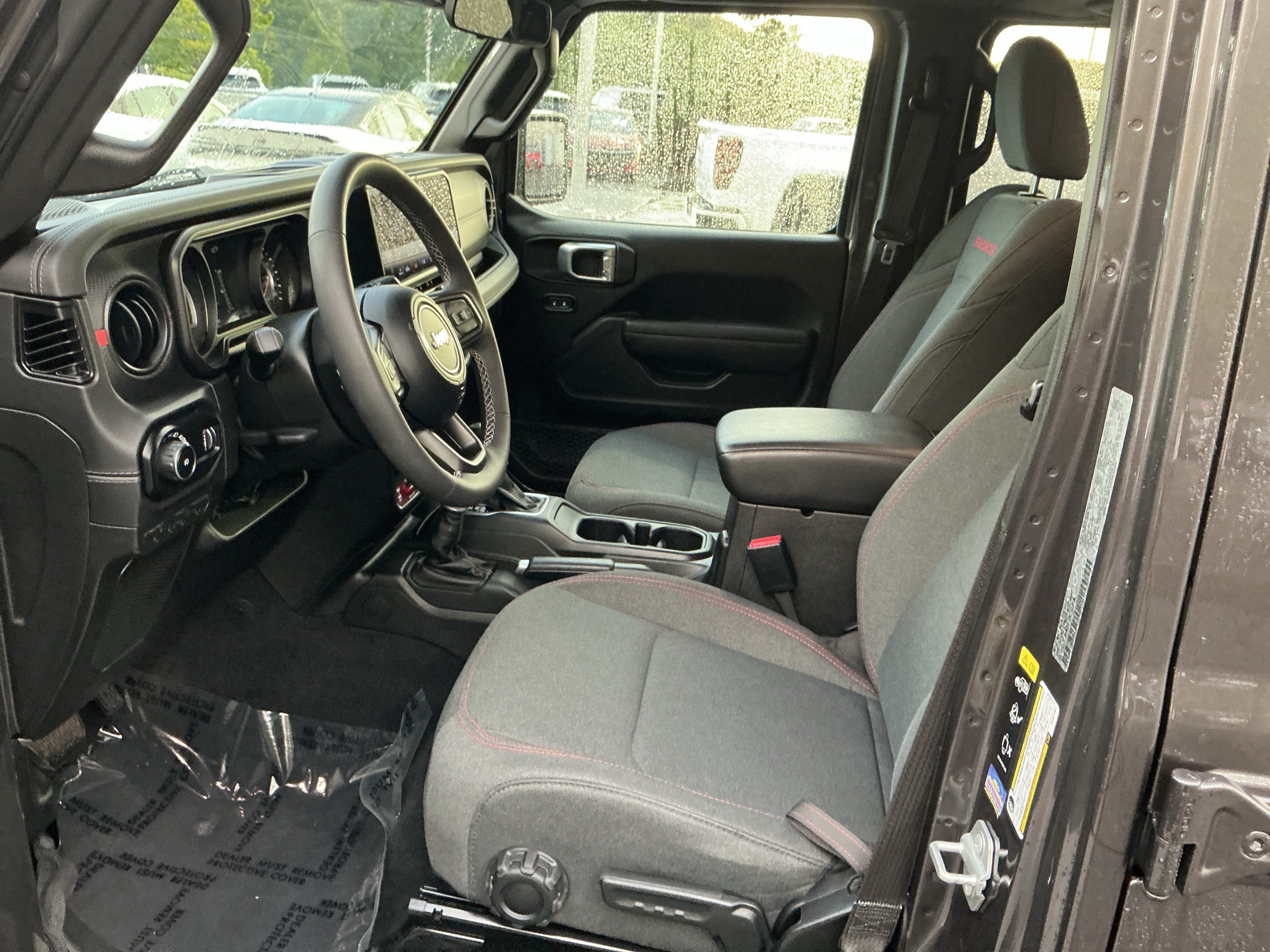 Used 2025 Jeep Wrangler Unlimited Rubicon w/ Convenience Group AWD/4WD image 10
