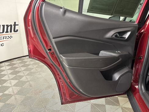 Used 2025 Chevrolet Trax LS image 19