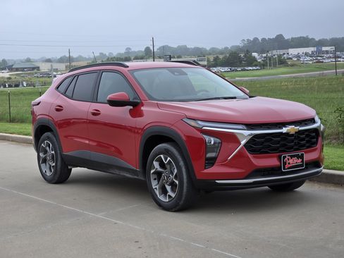 New 2026 Chevrolet Trax LT FWD image 1