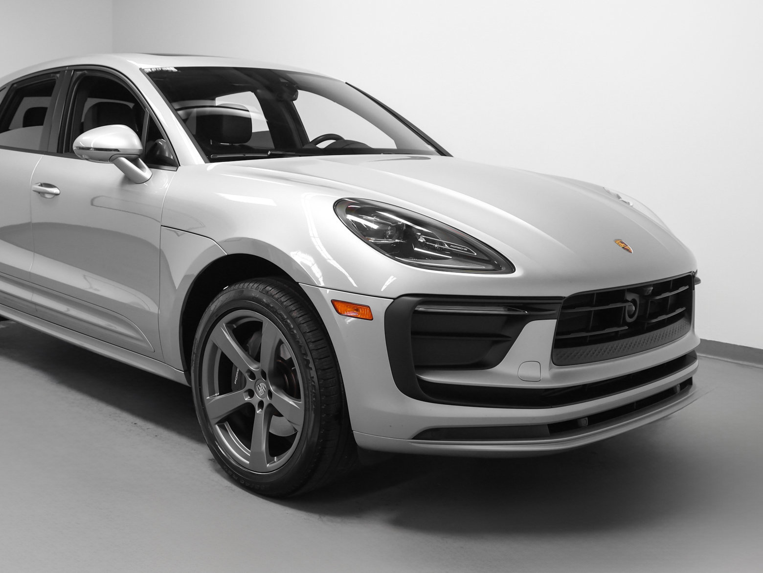 Certified 2023 Porsche Macan AWD/4WD image 9