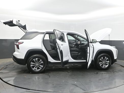 Used 2025 Chevrolet Equinox LT FWD image 47