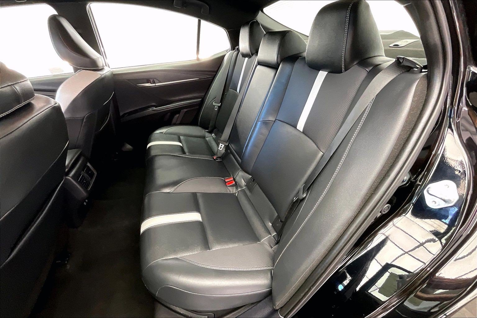Used 2025 Toyota Camry SE FWD image 20