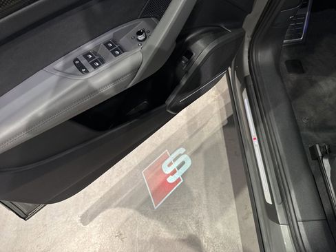 Used 2024 Audi SQ5 Prestige image 11