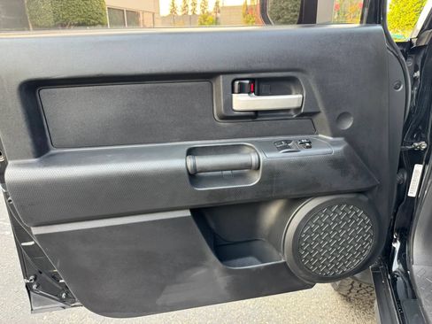 Used 2010 Toyota FJ Cruiser 4WD image 38