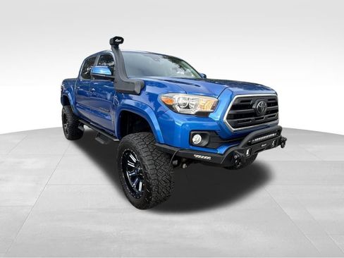 Used 2018 Toyota Tacoma SR5 image 2