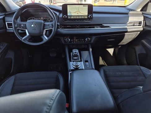 Used 2024 Mitsubishi Outlander SE image 19