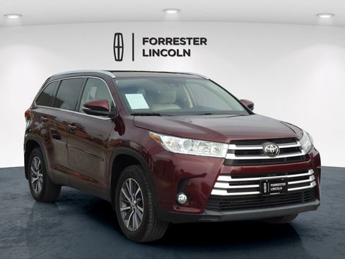 Used 2019 Toyota Highlander XLE AWD/4WD image 1