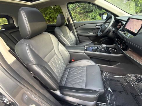 Used 2025 Nissan Rogue Platinum w/ Platinum Premium Package FWD image 27