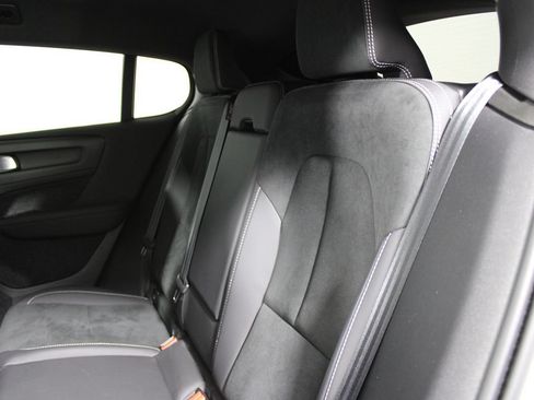 Used 2023 Volvo C40 P8 Recharge Ultimate AWD/4WD image 32