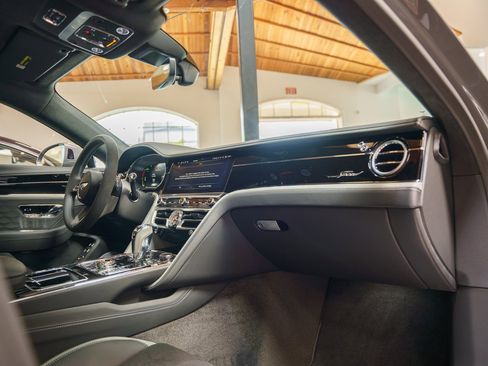 Used 2025 Bentley Flying Spur Speed image 22
