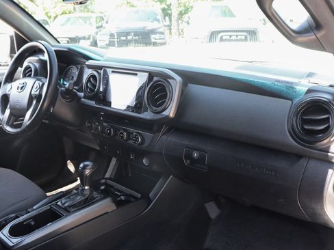 Used 2017 Toyota Tacoma TRD Sport w/ Tow Package (A/T) AWD/4WD image 33
