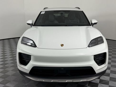 Certified 2025 Porsche Macan 4S Electric AWD/4WD image 6