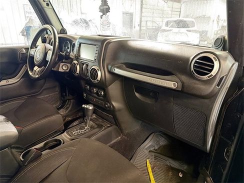 Used 2014 Jeep Wrangler Sahara image 10