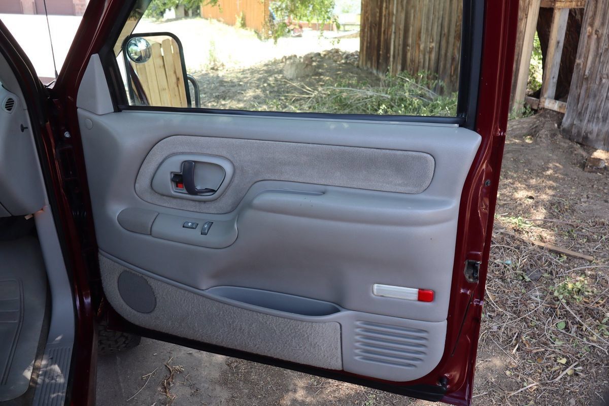 Used 1995 Chevrolet Silverado 2500 4x4 Extended Cab image 22