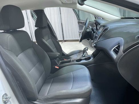 Used 2017 Chevrolet Cruze LT w/ Convenience Package FWD image 14