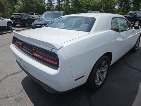 Used 2015 Dodge Challenger SXT RWD image 6