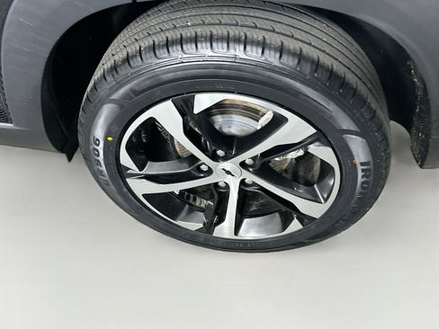 Used 2024 Chevrolet Trax RS w/ Driver Confidence Package image 11