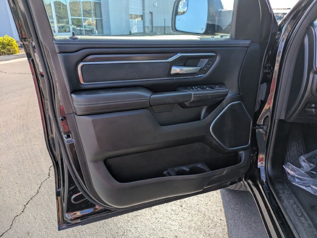 Used 2025 RAM 1500 Laramie w/ Sport Appearance Package AWD/4WD image 11