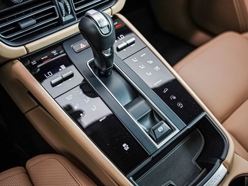 Certified 2026 Porsche Macan AWD/4WD image 20