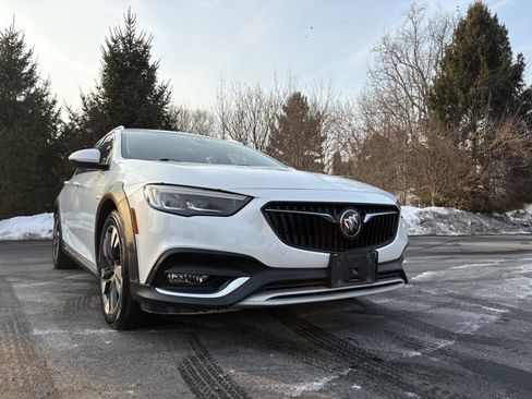 Used 2019 Buick Regal Essence w/ Driver Confidence Package I image 10