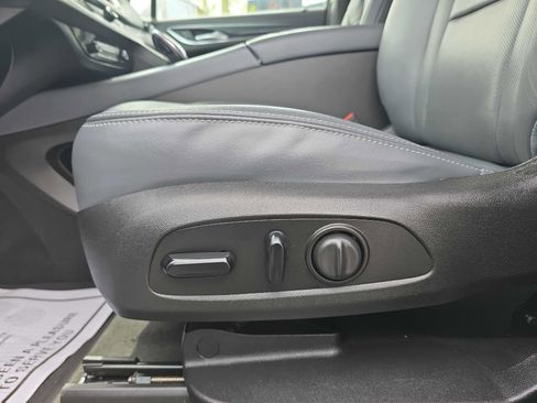 Used 2020 Buick Enclave Essence w/ Sound and Sites Package AWD/4WD image 17