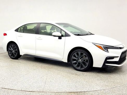 Used 2023 Toyota Corolla SE image 3