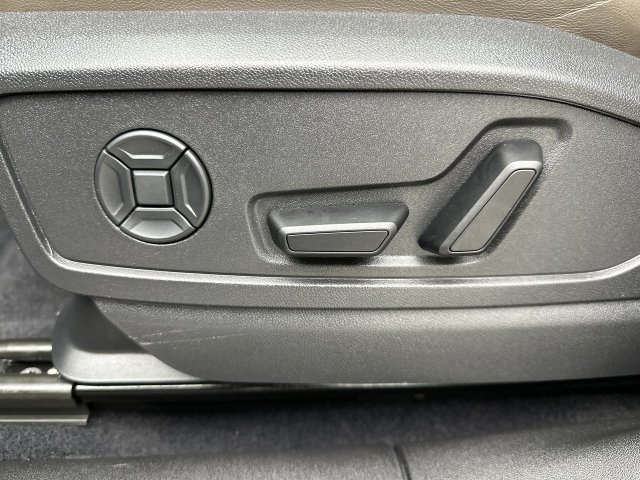 Used 2025 Audi Q5 Premium w/ Convenience Package AWD/4WD image 12
