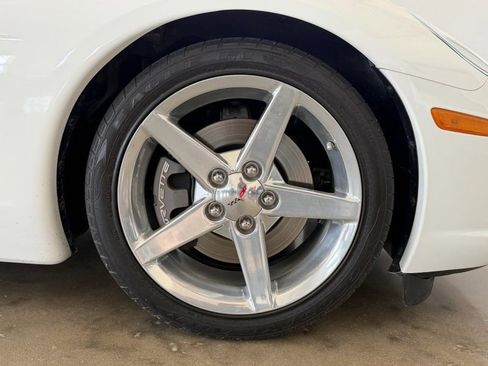 Used 2005 Chevrolet Corvette Coupe w/ Preferred Equipment Group RWD image 10