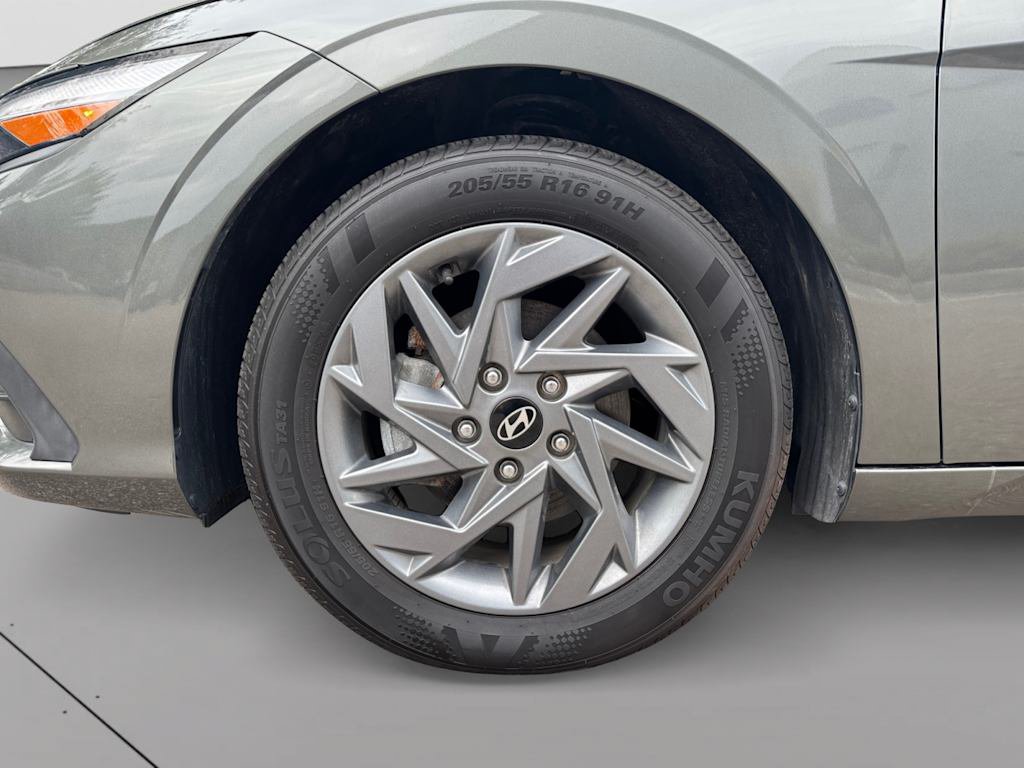 Used 2024 Hyundai Elantra Blue FWD image 19