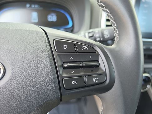 Used 2024 Hyundai Venue SEL FWD image 20