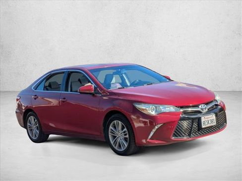 Used 2016 Toyota Camry SE image 4