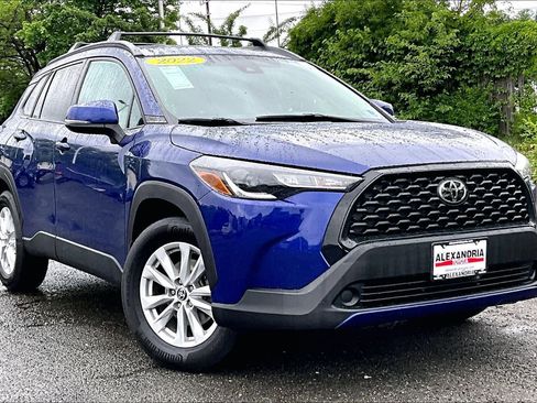 Used 2022 Toyota Corolla Cross LE w/ Moonroof Package AWD/4WD image 2