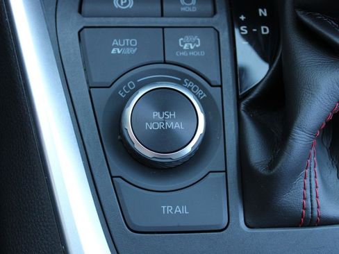 Used 2021 Toyota RAV4 SE w/ Weather & Moonroof Package image 23